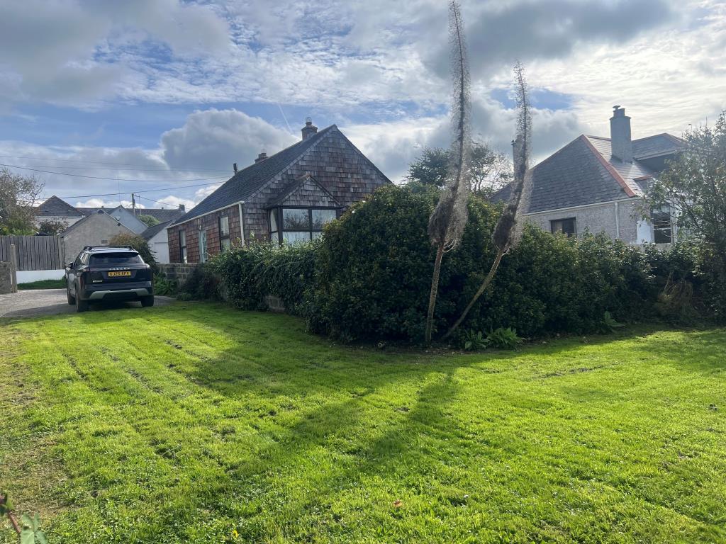 Lot: 108 - DETACHED CHALET STYLE BUNGALOW ON GOOD SIZE PLOT - Second garden